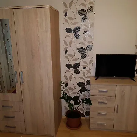 Coral Daire *
